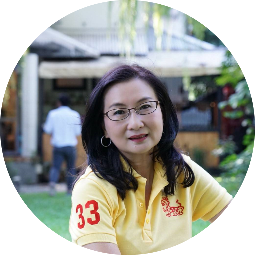 นางศรัญญา พุทธารี กรรมการและเหรัญญิก