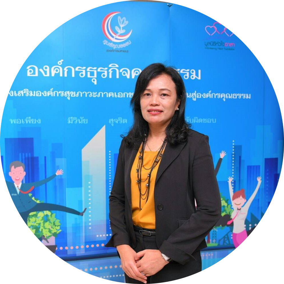 นางสาวชัชณารัช จันทนะ กรรมการและนายทะเบียน