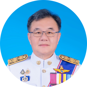 นายขจรเกียรติ รักพานิชมณี 