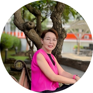 นางดุสิตา อัศวพิริยสกุล 